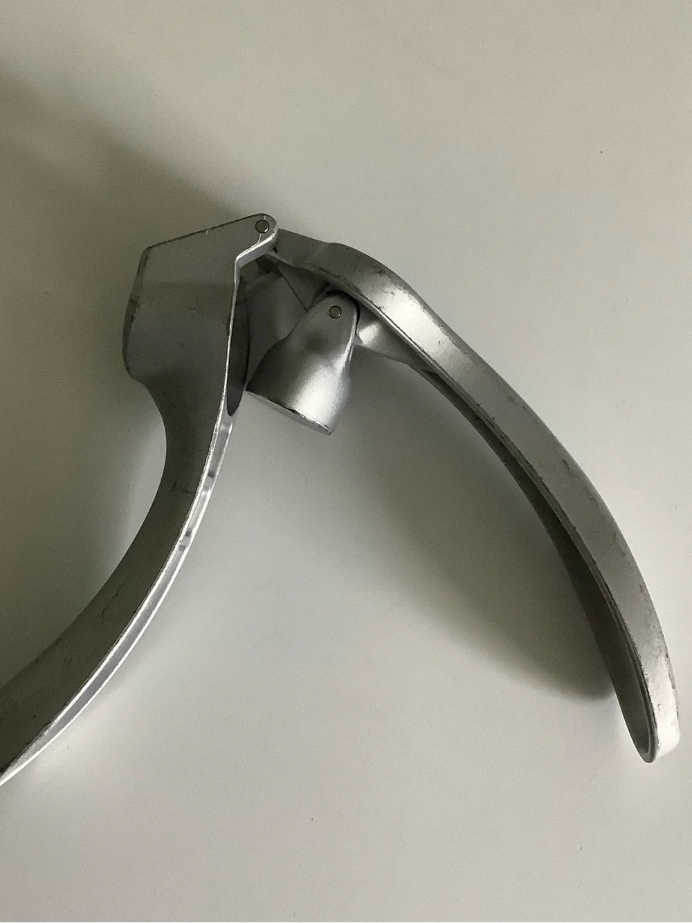 PAMPERED CHEF Garlic Press